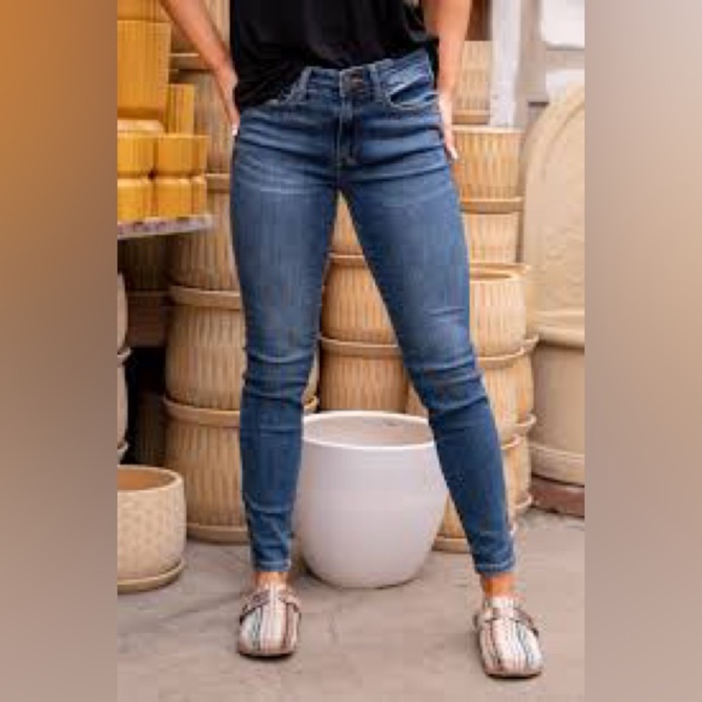 Judy Blue mid rise Skinny fit NWT jeans sz 13/31